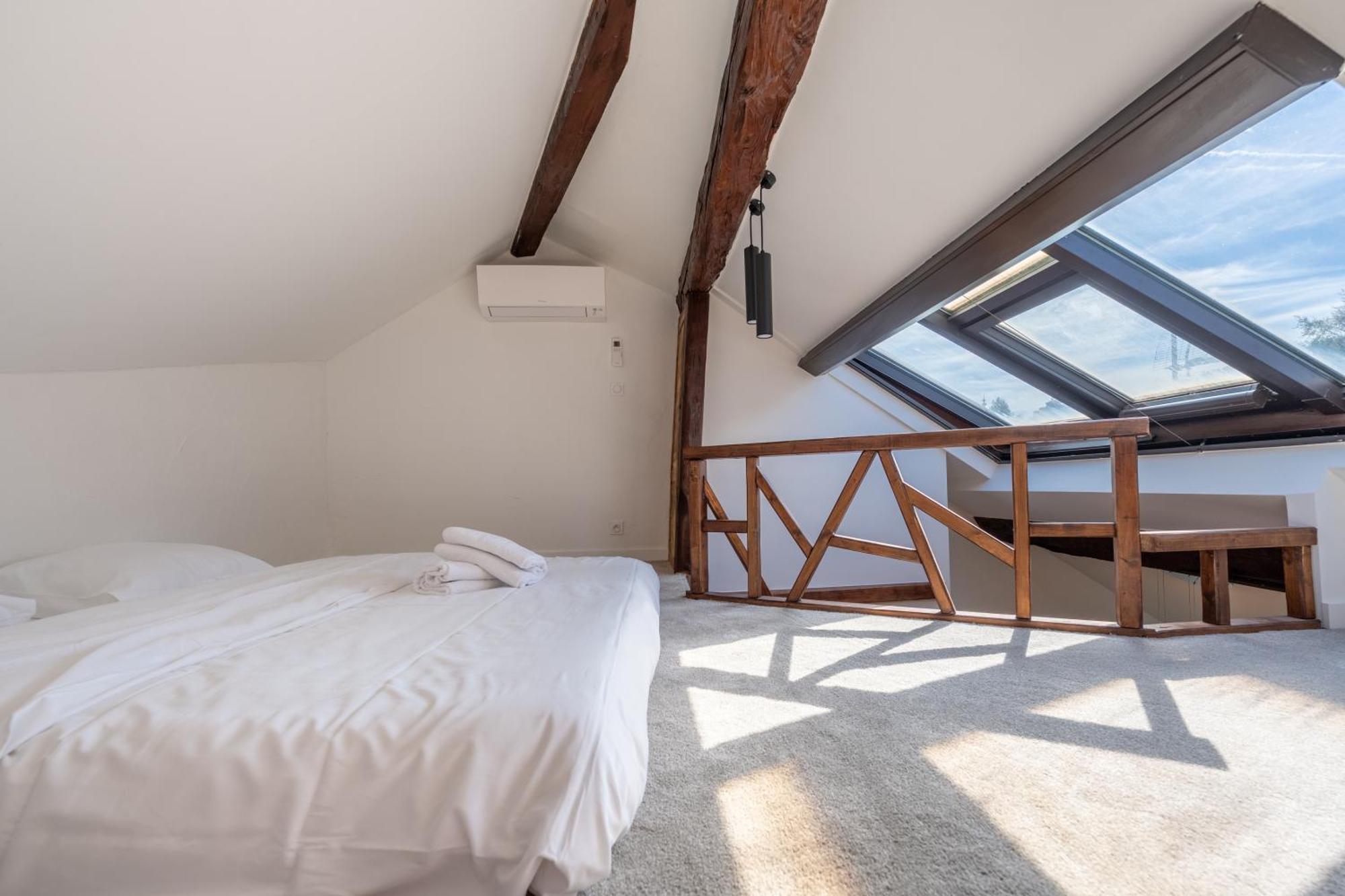 Appartement Sous Les Toits D'annecy, Un Irresistible Pour 1 A 6 Personnes En Plein Coeur De *