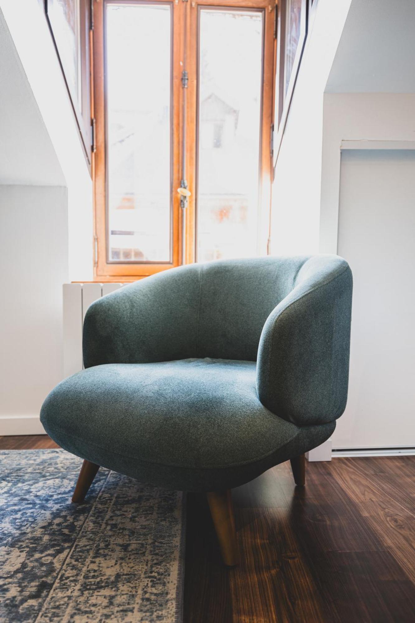 Appartement Sous Les Toits D'annecy, Un Irresistible Pour 1 A 6 Personnes En Plein Coeur De
