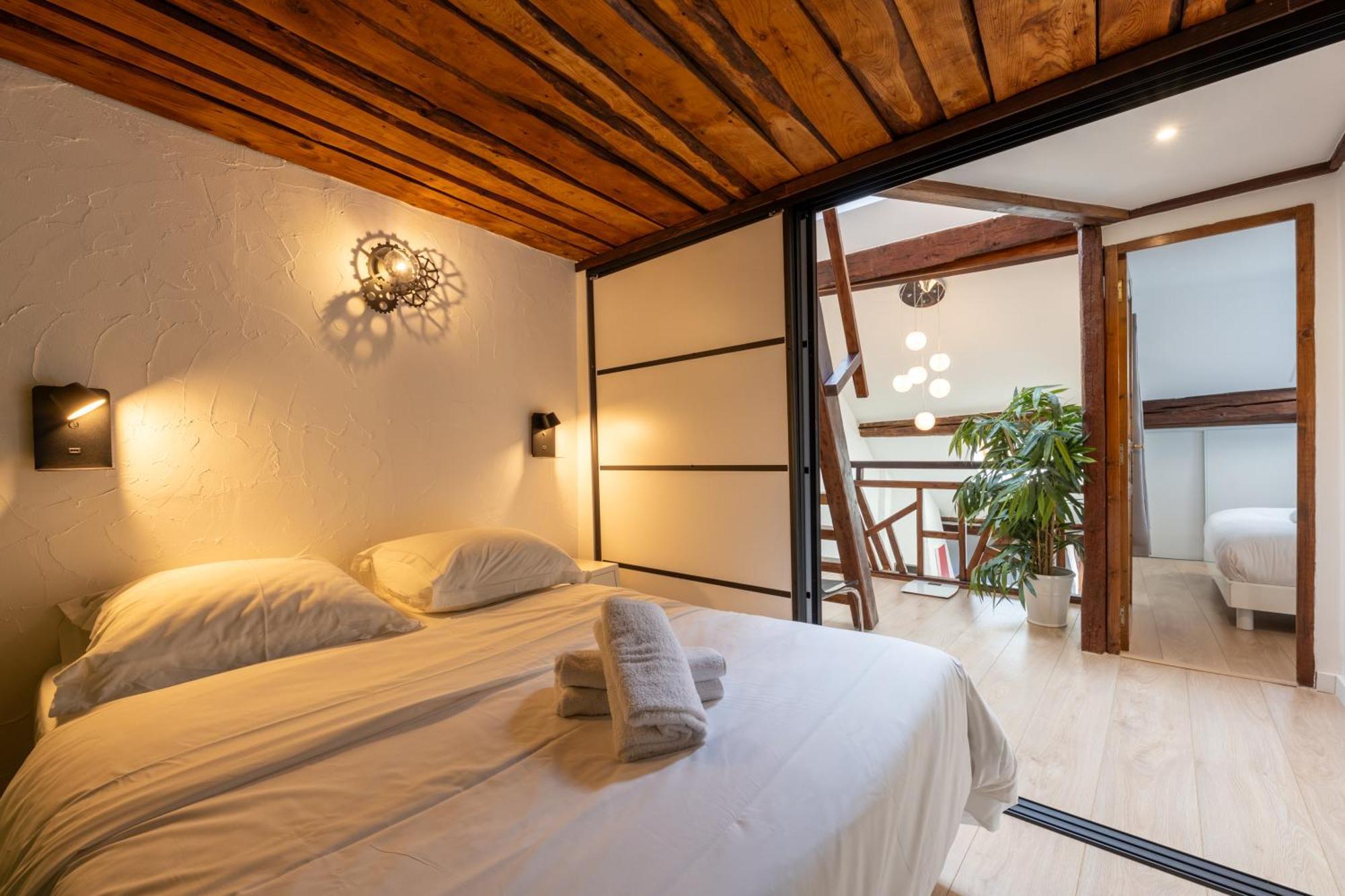 Sous Les Toits D'annecy, Un Irresistible Pour 1 A 6 Personnes En Plein Coeur De Appartement Annecy